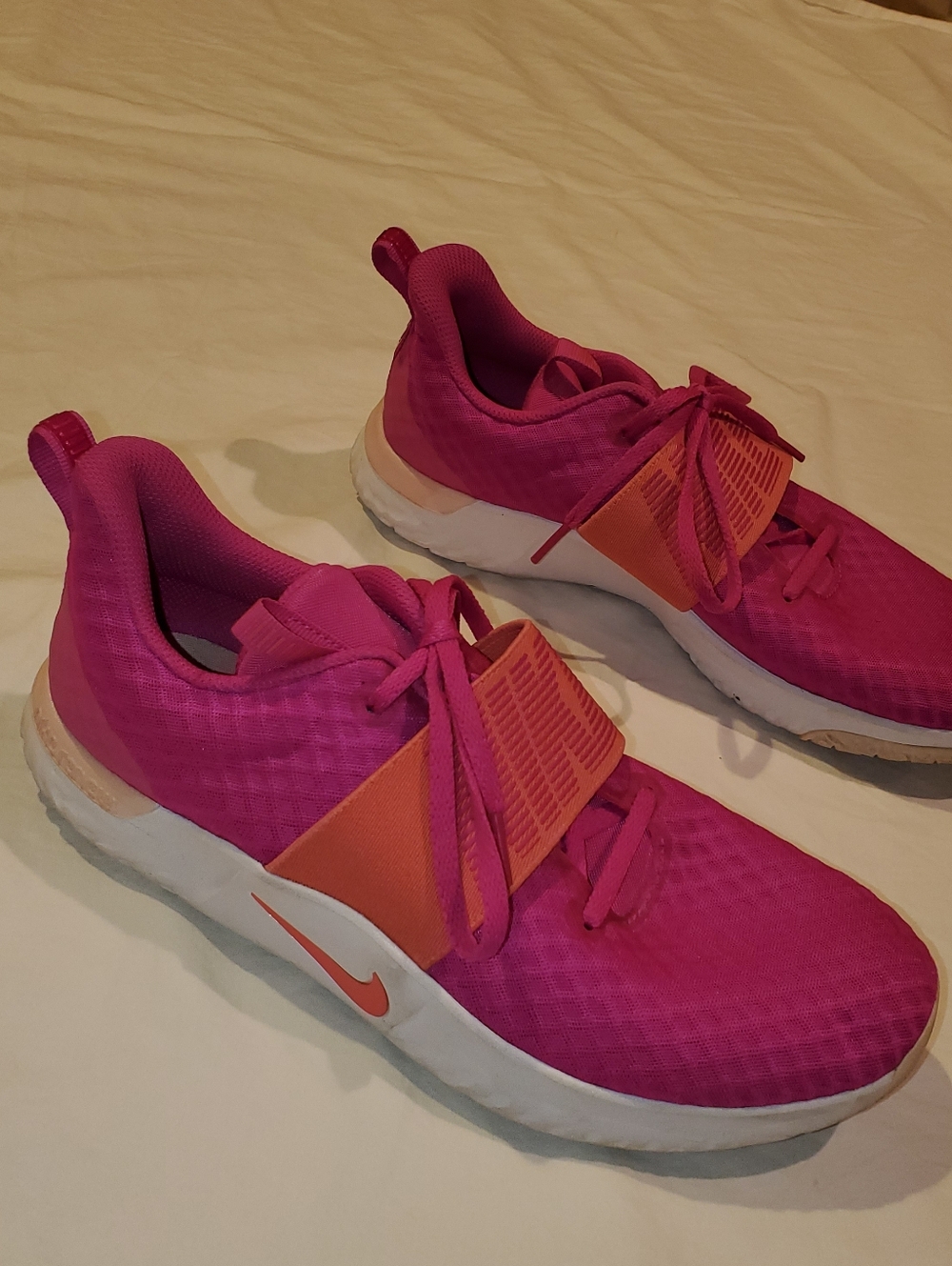 Nike In-Season TR 9Fire Pink athletic Shoes